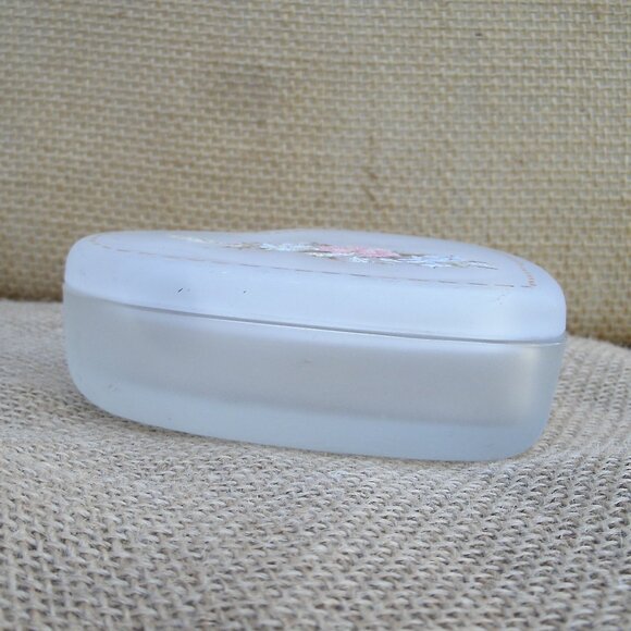 Vintage Viking Glass Floral Heart Trinket Box - Picture 8 of 16